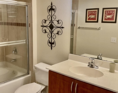 6556 Emerald Dunes Drive - Photo Thumbnail 7