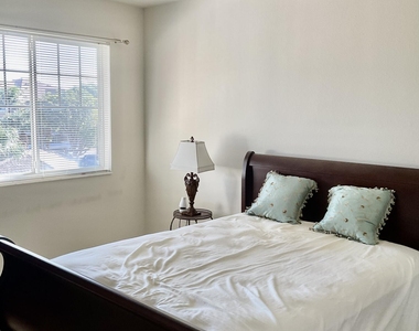 6556 Emerald Dunes Drive - Photo Thumbnail 5