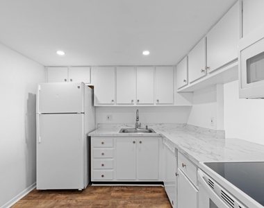 470 Executive Center Drive - Photo Thumbnail 6