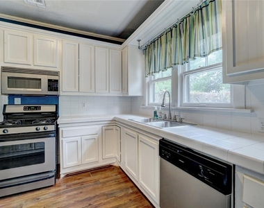 3711 N Military Avenue - Photo Thumbnail 11