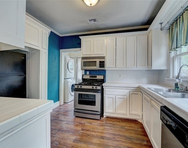3711 N Military Avenue - Photo Thumbnail 10