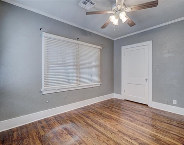 3711 N Military Avenue - Photo Thumbnail 19