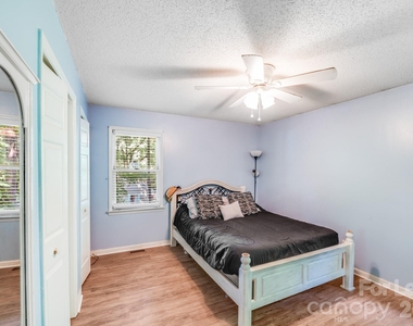 2116 Bon Villa Way - Photo Thumbnail 11