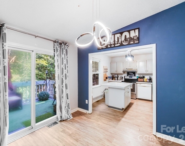2116 Bon Villa Way - Photo Thumbnail 8
