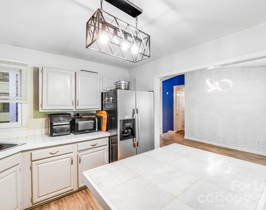 2116 Bon Villa Way - Photo Thumbnail 10