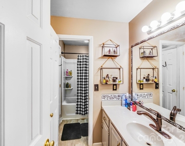 2116 Bon Villa Way - Photo Thumbnail 13