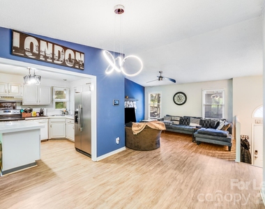 2116 Bon Villa Way - Photo Thumbnail 6