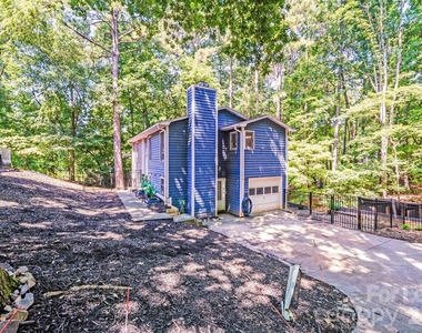 2116 Bon Villa Way - Photo Thumbnail 2