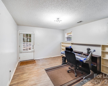 2116 Bon Villa Way - Photo Thumbnail 15