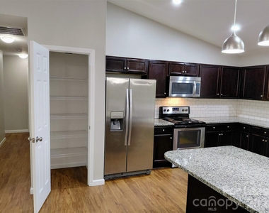 3400 New Hampshire Drive - Photo Thumbnail 6