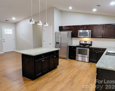 3400 New Hampshire Drive - Photo Thumbnail 4