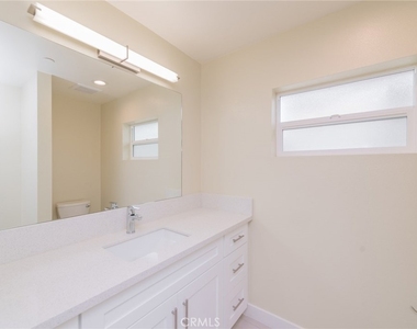 642 W Grand Ave - Photo Thumbnail 15
