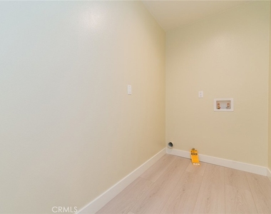 642 W Grand Ave - Photo Thumbnail 11