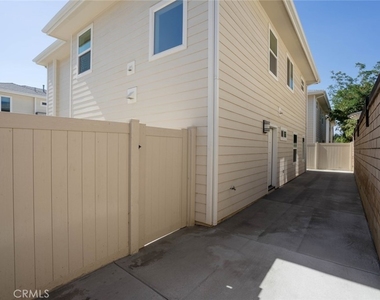 642 W Grand Ave - Photo Thumbnail 23