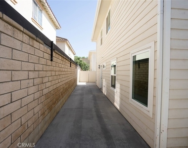 642 W Grand Ave - Photo Thumbnail 25