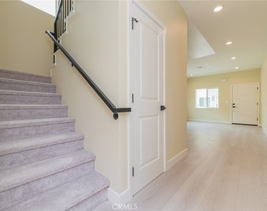 642 W Grand Ave - Photo Thumbnail 9