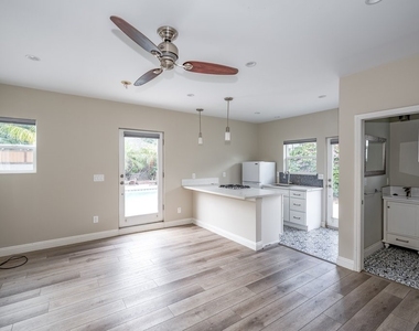 5940 Simpson Ave - Photo Thumbnail 1