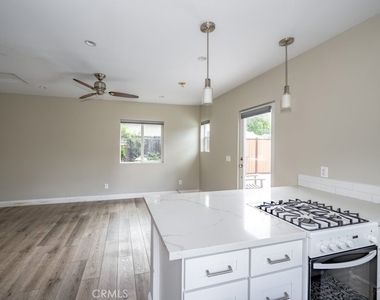 5940 Simpson Ave - Photo Thumbnail 2