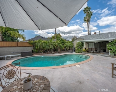5940 Simpson Ave - Photo Thumbnail 8