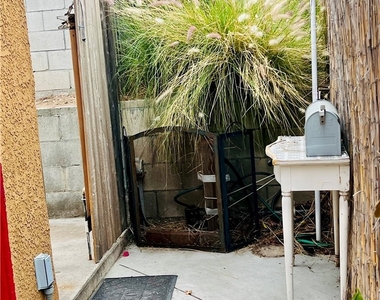 13737 Linfield - Photo Thumbnail 1