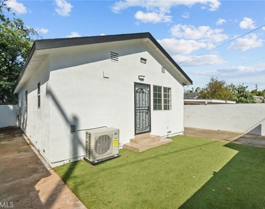 5732 Stansbury Avenue - Photo Thumbnail 12