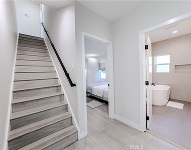 507 N Formosa - Photo Thumbnail 14