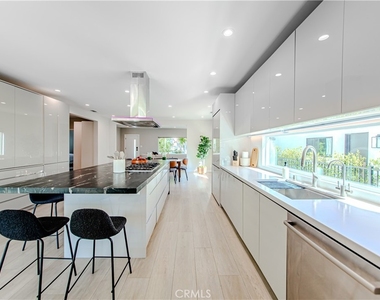 507 N Formosa - Photo Thumbnail 5