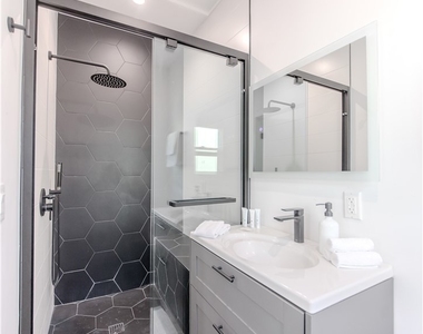 507 N Formosa - Photo Thumbnail 11