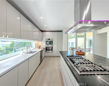 507 N Formosa - Photo Thumbnail 6