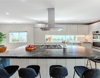 507 N Formosa - Photo Thumbnail 4