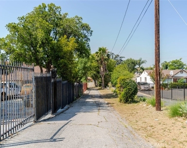 13057 Gladstone Avenue - Photo Thumbnail 35