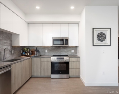 511 S Harbor - Photo Thumbnail 2