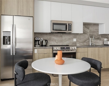 511 S Harbor - Photo Thumbnail 14