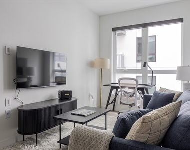 511 S Harbor - Photo Thumbnail 4