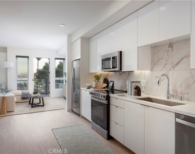 511 S Harbor - Photo Thumbnail 1