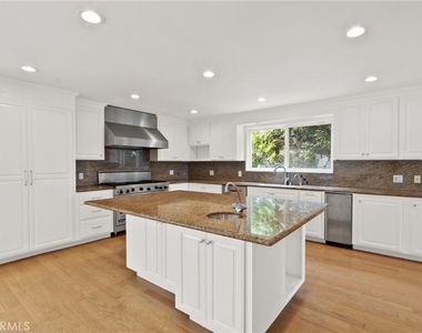 7908 W 81st - Photo Thumbnail 8