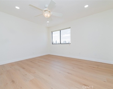 5212 Berkshire Way - Photo Thumbnail 10