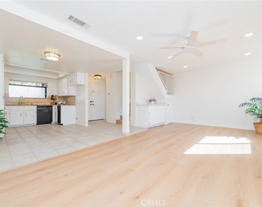 5212 Berkshire Way - Photo Thumbnail 3