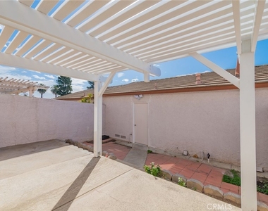 5212 Berkshire Way - Photo Thumbnail 21