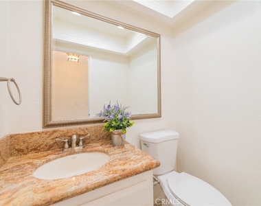 5212 Berkshire Way - Photo Thumbnail 9