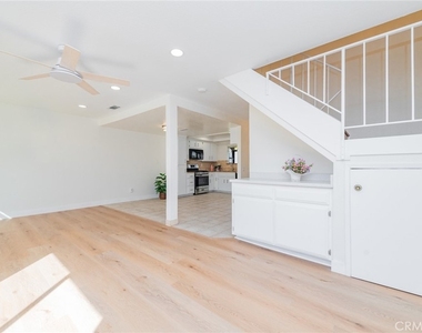 5212 Berkshire Way - Photo Thumbnail 5