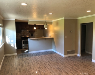 104 Sinclair Avenue - Photo Thumbnail 5