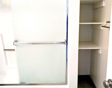17330 Chatsworth Street - Photo Thumbnail 10
