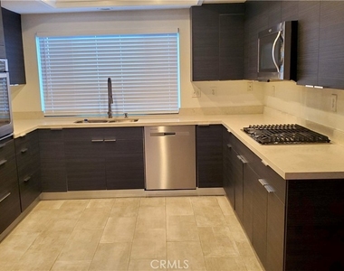 1030 S Rimwood Drive - Photo Thumbnail 8