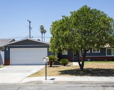 10740 Coloma - Photo Thumbnail 1