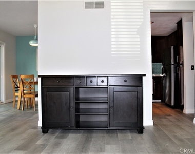 122 Stanford Court - Photo Thumbnail 5
