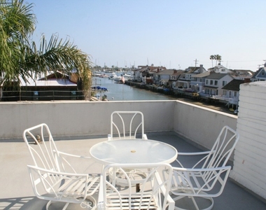 200 Grand Canal - Photo Thumbnail 32