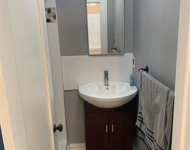 315 W Colton Avenue - Photo Thumbnail 9
