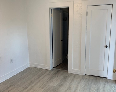 315 W Colton Avenue - Photo Thumbnail 7