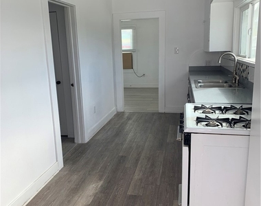 315 W Colton Avenue - Photo Thumbnail 1